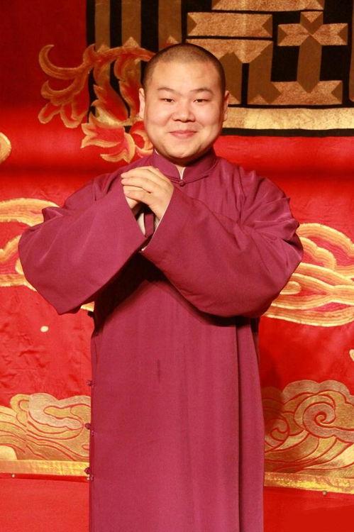 岳云鹏辣妹吃瓜视频,趣味横生,笑料连连