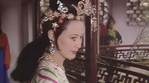 母妃和父王吃瓜视频,母妃父王甜蜜互动,甜蜜瞬间引网友热议