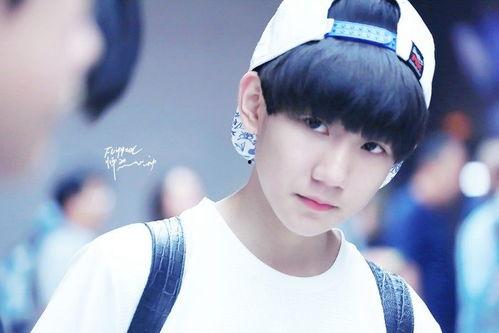 王源经纪人姑姑吃瓜视频,揭秘娱乐圈幕后故事