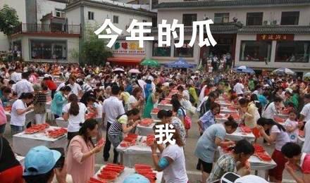 女游客进景区吃瓜视频,瓜田里的文明冲突